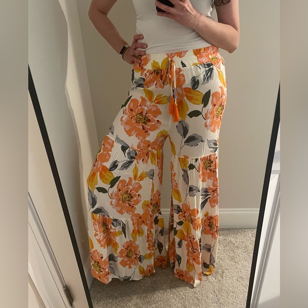 NWT Blue B. Floral Print Flared Flowly Lightweight Palazzo Pants Sz M - Picture 2 of 6